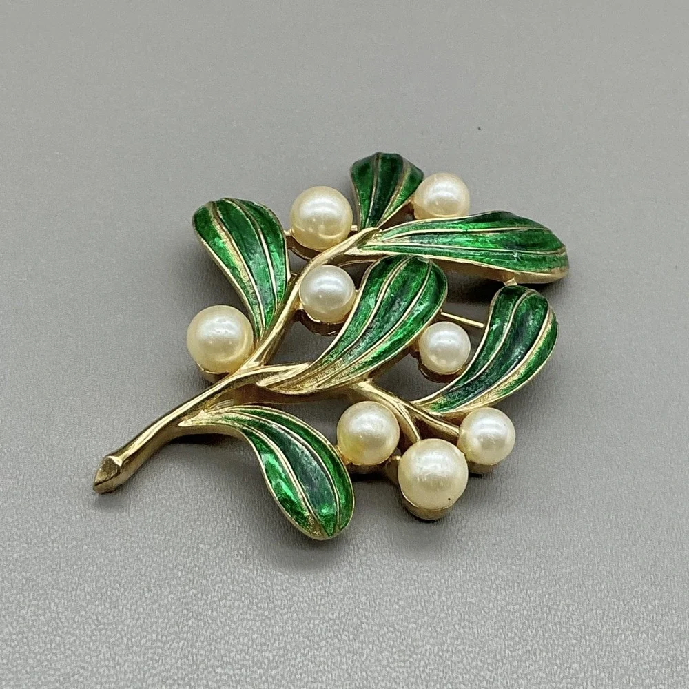 Vintage Crown Trifari Mistletoe Brooch Earrings Set Green Enamel Faux Pearl